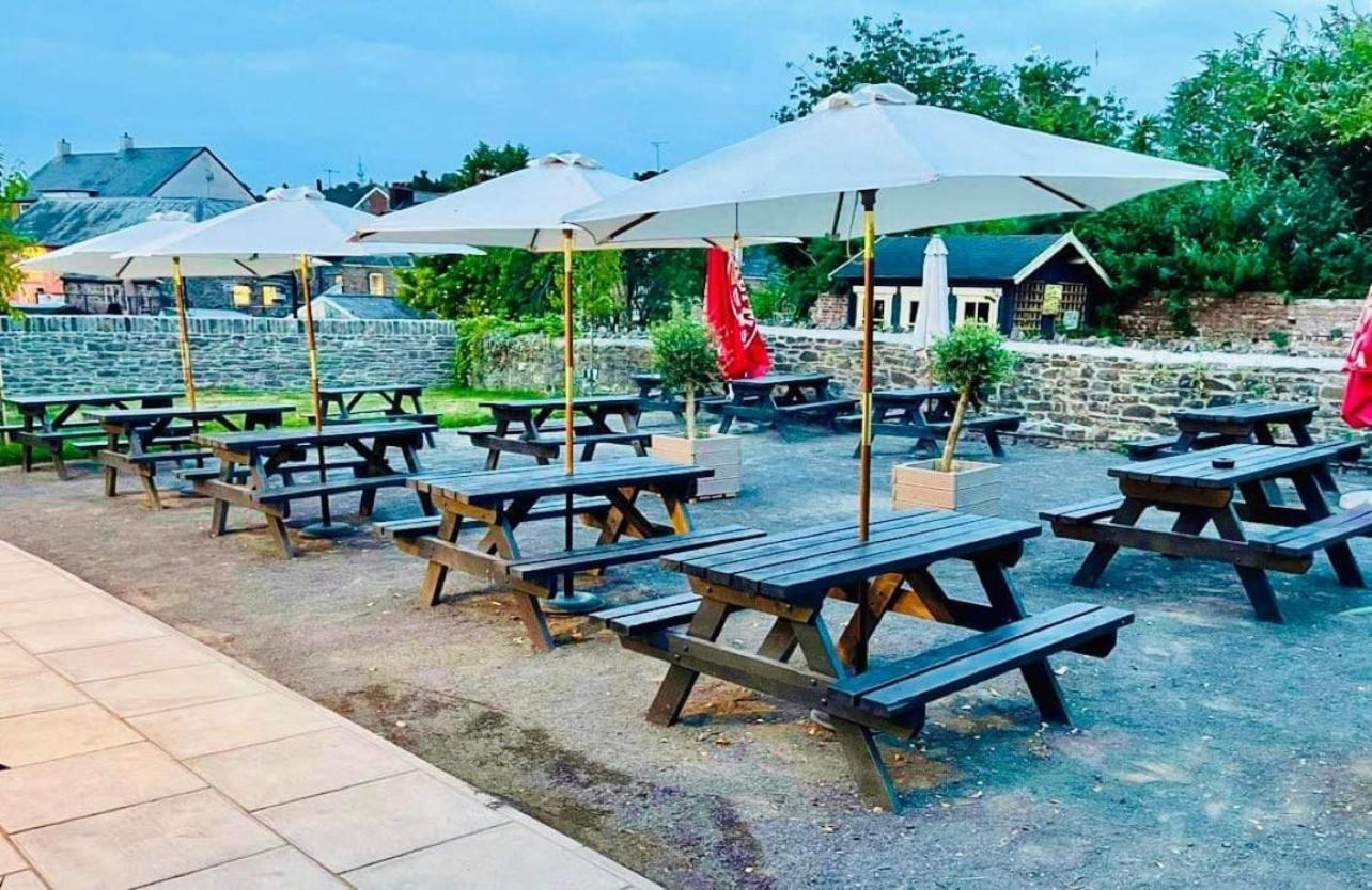 The Kings Head Hotel Abergavenny Exteriör bild