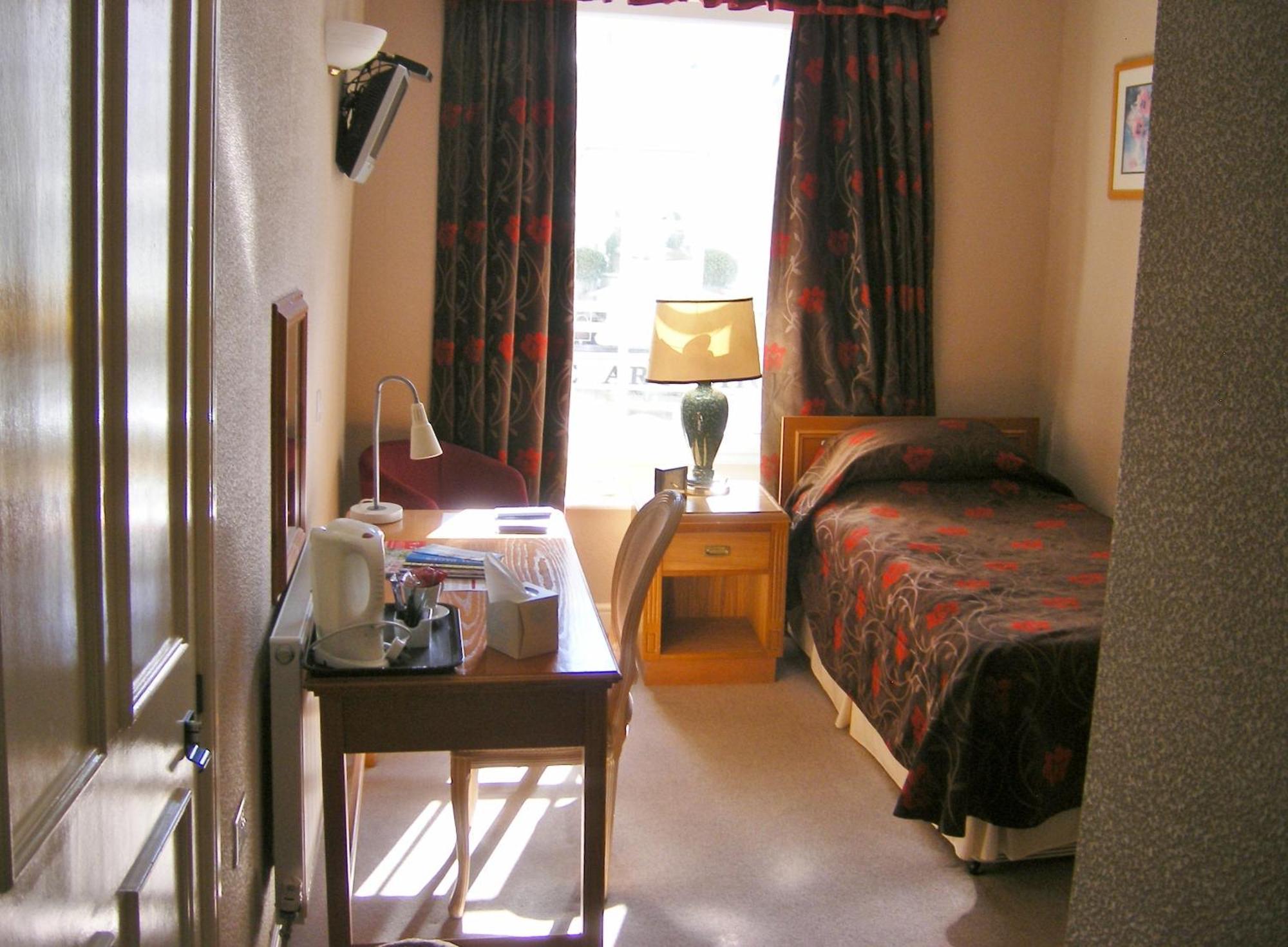 The Kings Head Hotel Abergavenny Exteriör bild