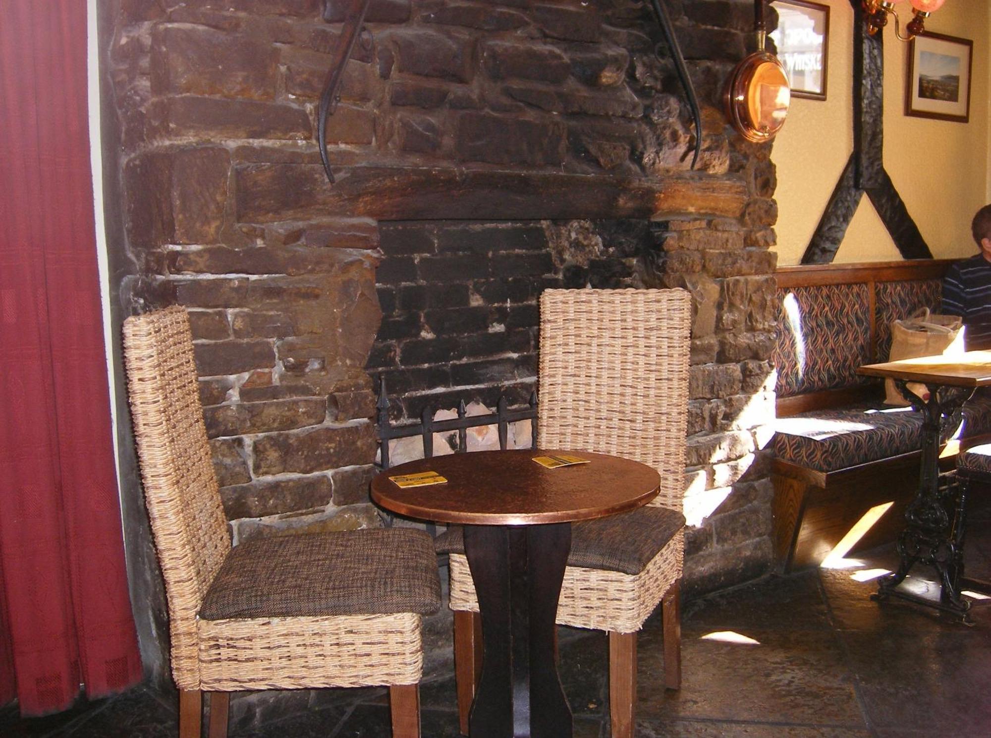 The Kings Head Hotel Abergavenny Exteriör bild