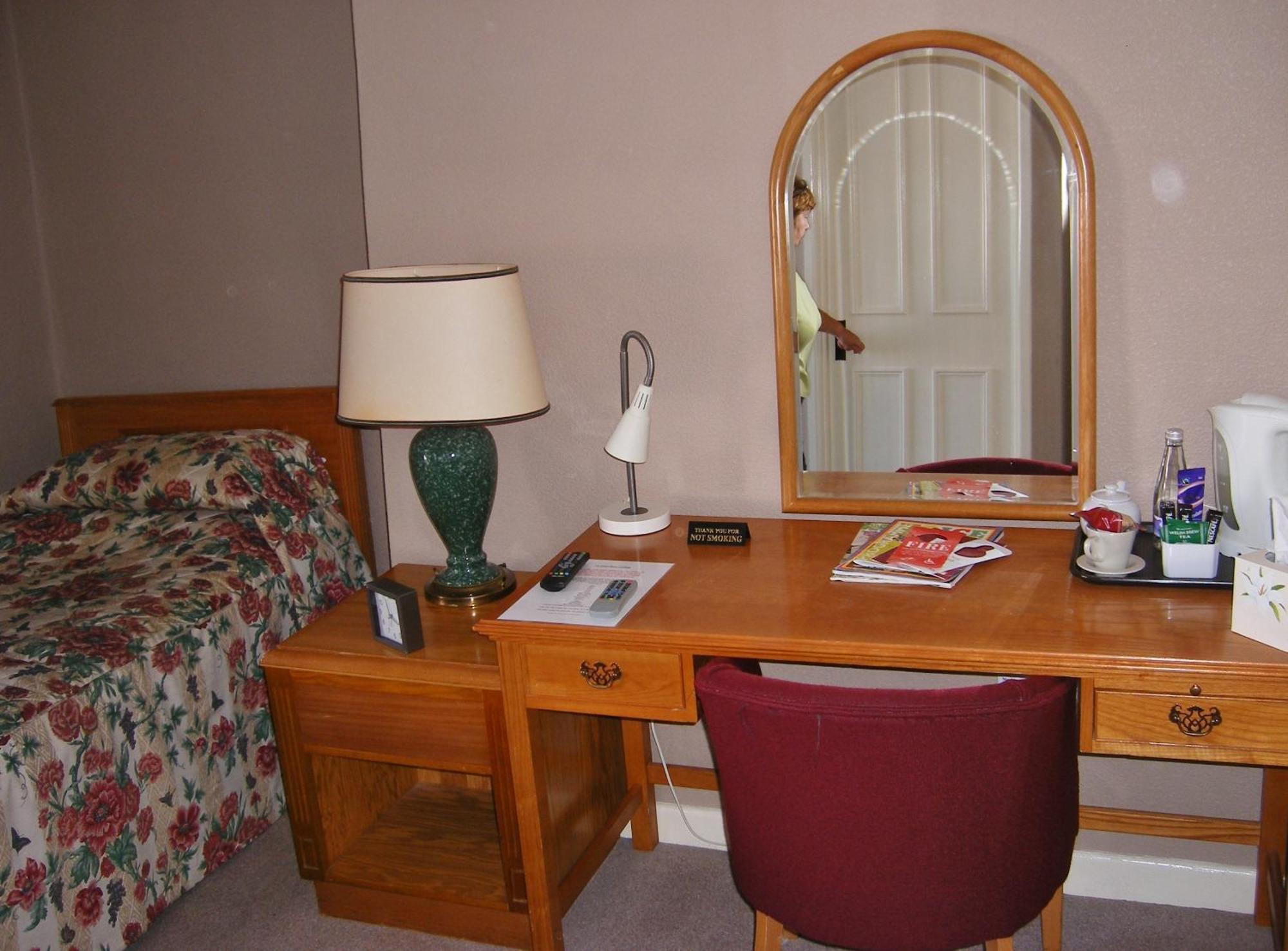 The Kings Head Hotel Abergavenny Exteriör bild
