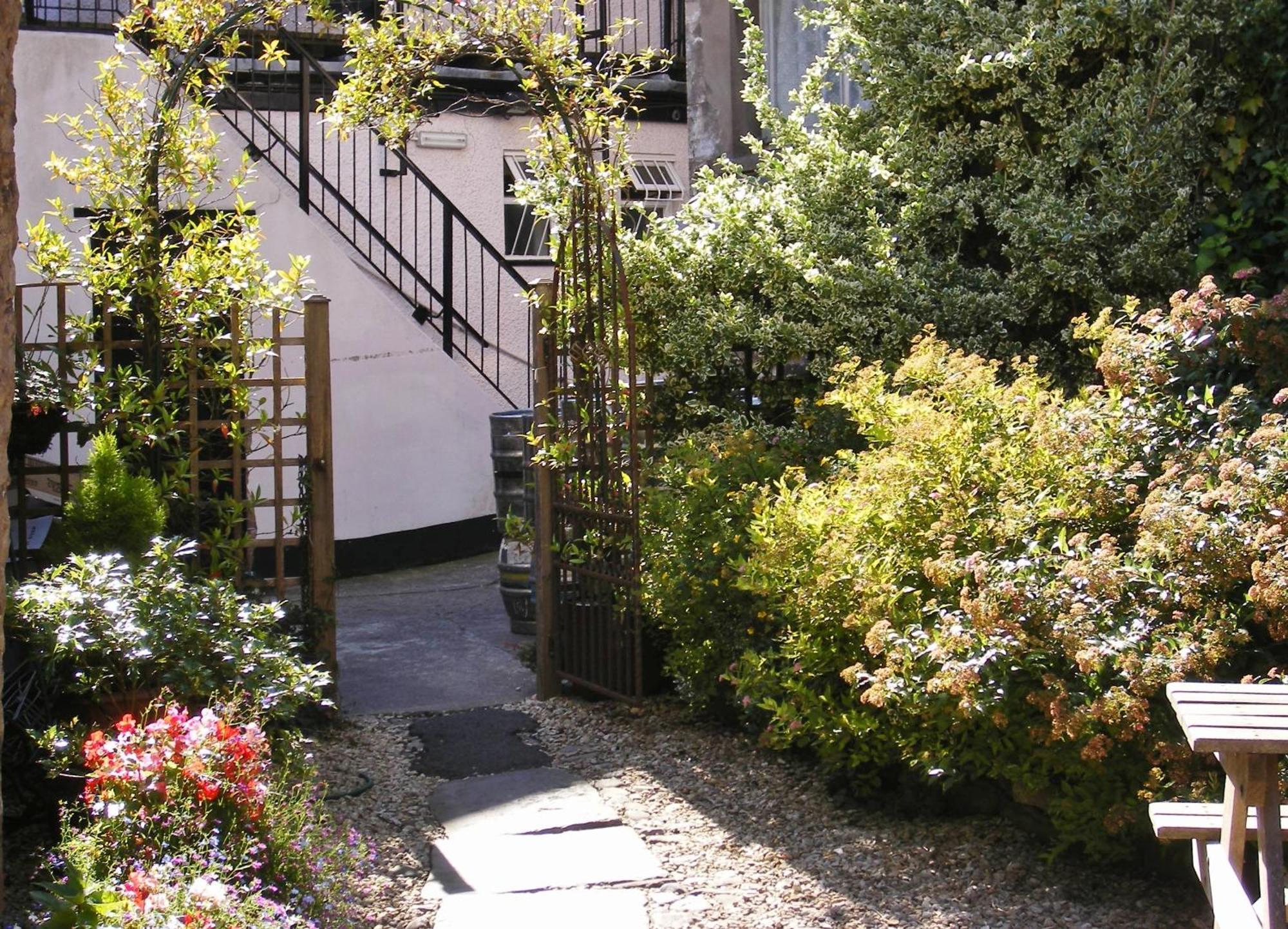 The Kings Head Hotel Abergavenny Exteriör bild