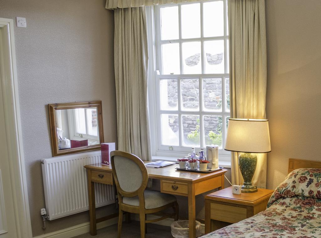 The Kings Head Hotel Abergavenny Exteriör bild