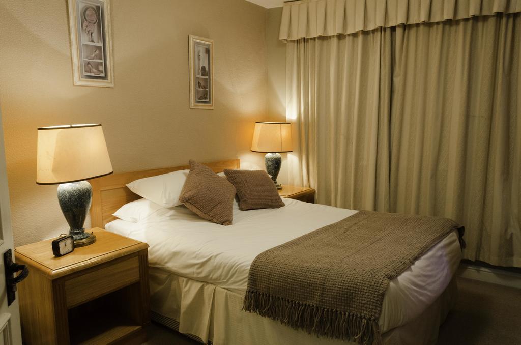 The Kings Head Hotel Abergavenny Exteriör bild